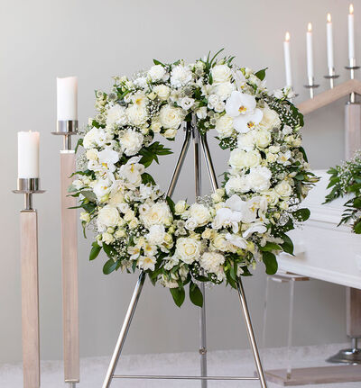 Krans i hvitt og grønt 80 cm Krans i hvitt og grønt 80 cm